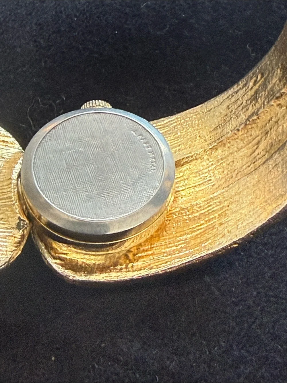 Vintage LUCERN Women’s Gold Tone SECRET Hinged Cuff Watch Ornate Filigree *READ*